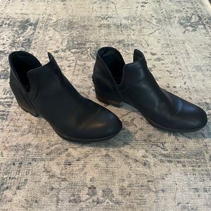 Sorel Lolla Women’s cut out bootie